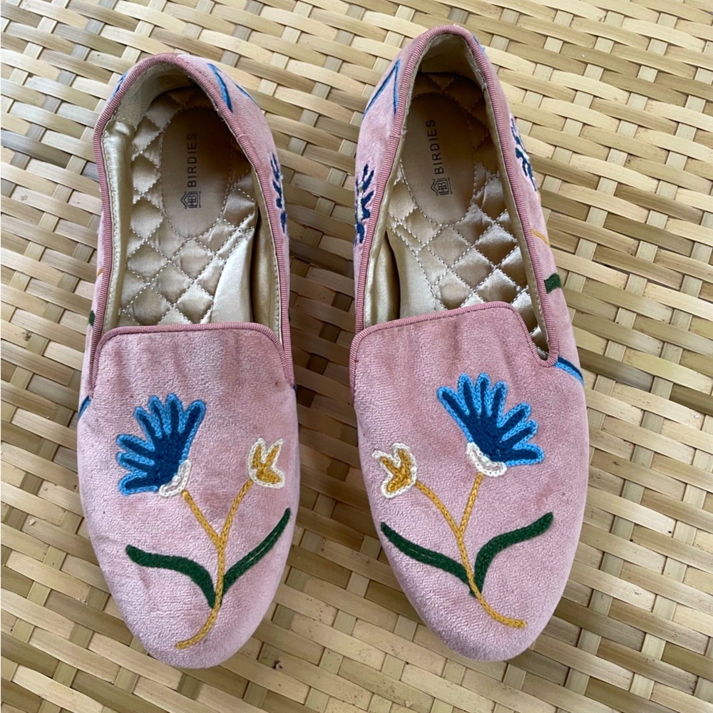 Super cute birdies flats.